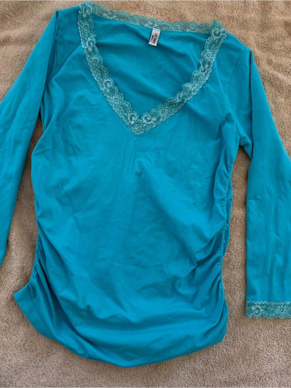 Women's Long-Sleeve V-Neck Lace Trim Tee in Teal